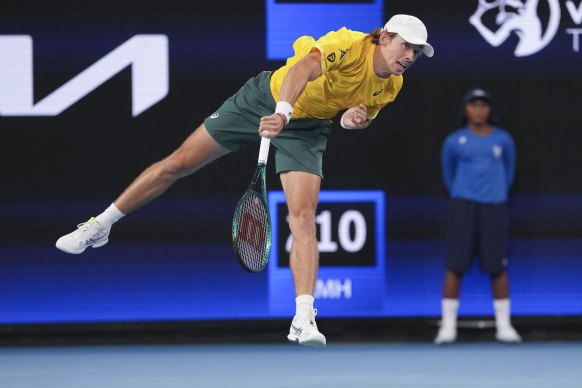 Alex de Minaur in action against Tomas MArtin Etcheverry. 
