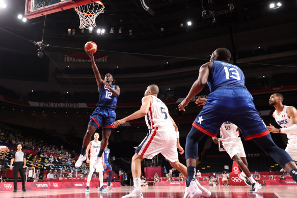 The US’ Jrue Holiday drives to the basket against France.