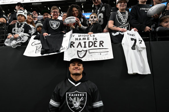 Spencer Leniu was a hit with the Las Vegas Raiders’ faithful.