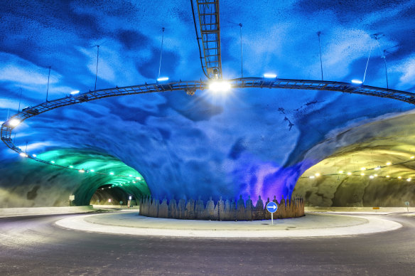 Eysturoyartunnilin boasts the world’s first undersea roundabout.