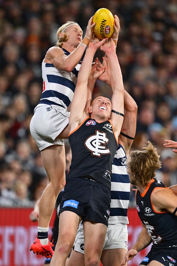 Oliver Dempsey attempts to mark the ball.