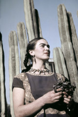 Elisa adores everything about 
Frida Kahlo’s look, from her hair 
to her embroidered dresses.