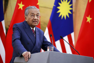 Mahathir speaks to reporters at Beijing’s Great Hall of the People during a visit as prime minister three years ago.