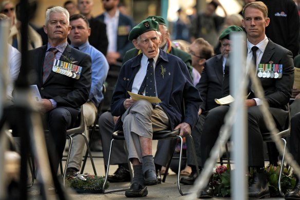 Commando Allan Russell (centre) at the Anzac Day march in Sydney.