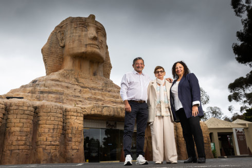 Elaine Ramia flanked by two of her children, George and Julie, at North Geelong’s Sphinx Hotel.