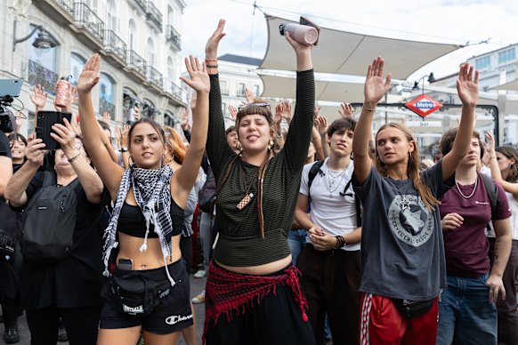From its encampment in Sol, the Tenants’ Union laid out its demands, including the automatic rollover of rental agreements, protection against eviction and price controls.