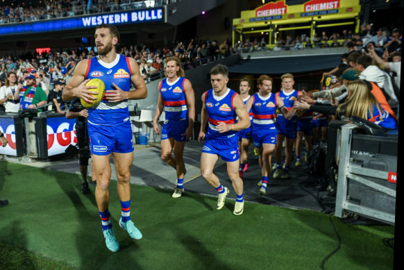 Marcus Bontempelli of the Bulldogs leads his team out.