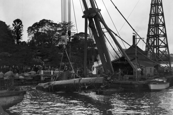 A Japanese midget submarine is salvaged from Sydney Harbour in June 1942. 