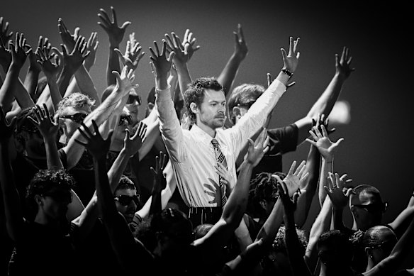 Harry Styles performed Aperture at the 2026 Brit Awards.