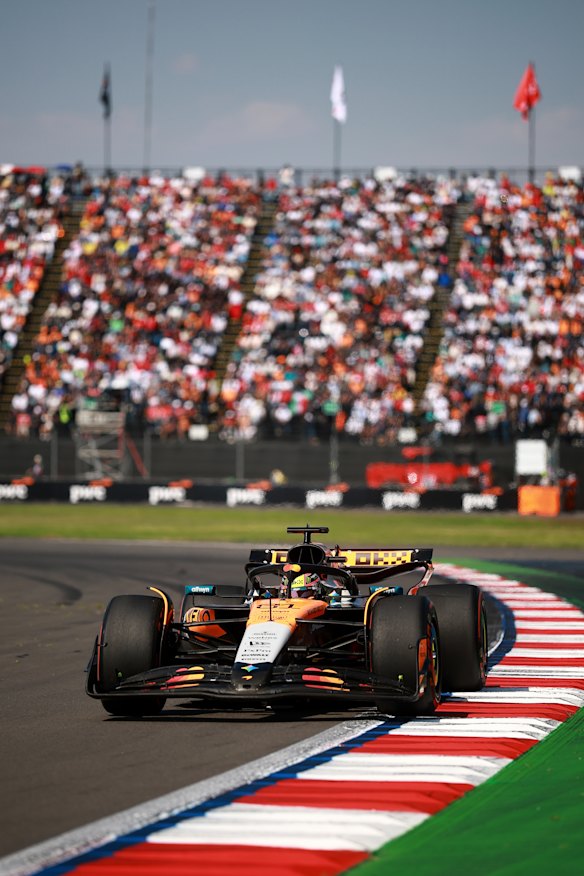 Piastri’s McLaren on the Mexico City circuit.