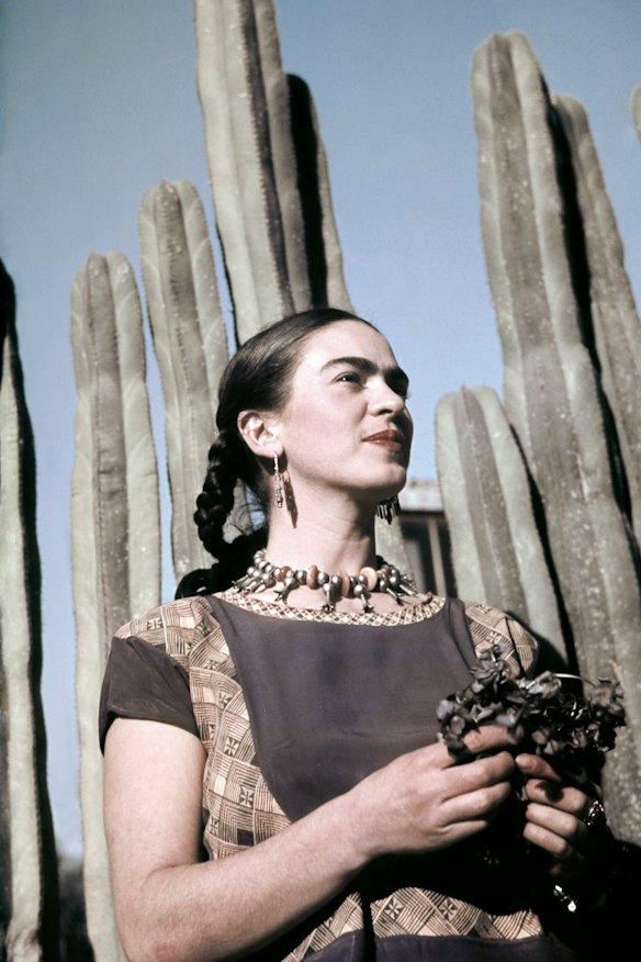Elisa adores everything about 
Frida Kahlo’s look, from her hair 
to her embroidered dresses.