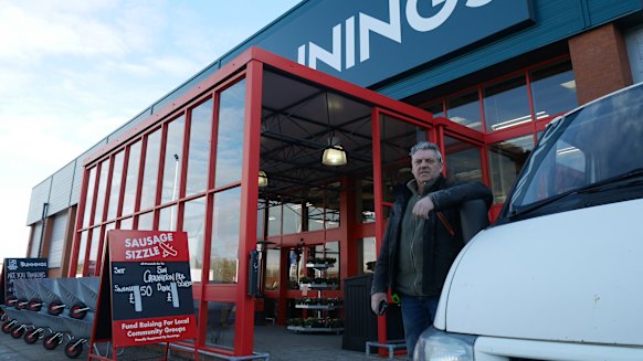 Tradie Kev Abbott prefers Bicester's new Bunnings to the Homebase it replaced - but not everyone agrees.