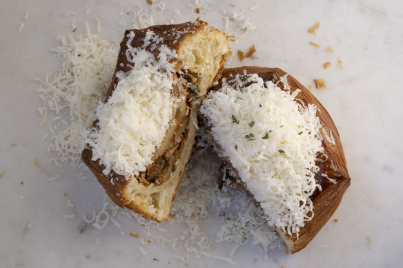 The eggplant parmigiana is a deep
pastry box with corners reminiscent of a knotted handkerchief, filled with rich tomato sauce-covered eggplant and festooned with mozzarella cheese.