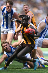 Hawthorn’s Changkuoth Jiath breaks free of a pack during the round one. 