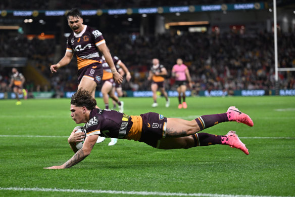 Reece Walsh scored on his return for the Brisbane Broncos against the Penrith Panthers.