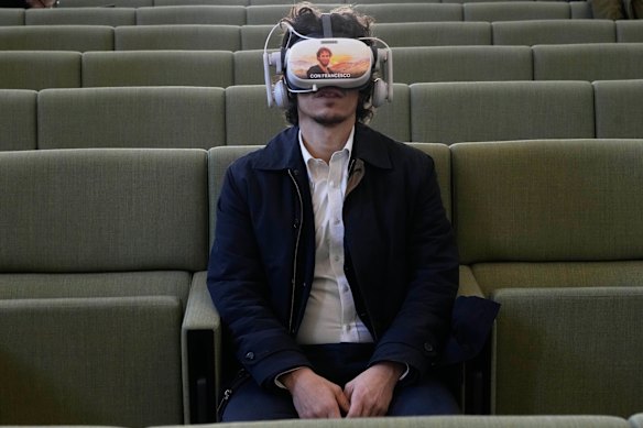 Los peregrinos también pueden visitar una exposición sobre la historia de San Francisco en el monasterio franciscano junto a la basílica.