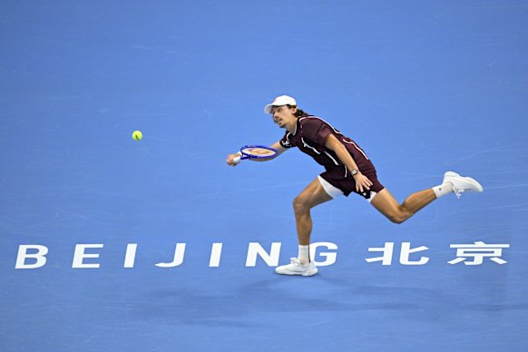 De Minaur had produced a strong performance in the opening set pre-injury.