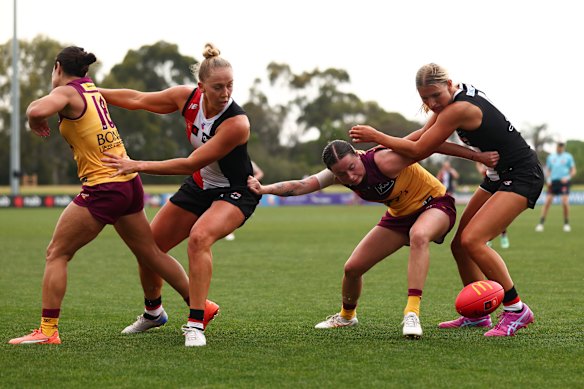 Shanae Davison of the Lions and Paige Trudgeon of the Saints contest the ball.