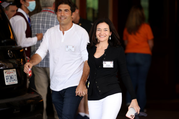 Sandberg says she proposed to her fiance Tom Bernthal. 
