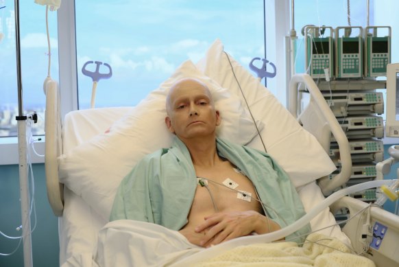 David Tennant as Alexander Litvinenko, recreating the photograph shown by Western newspapers.