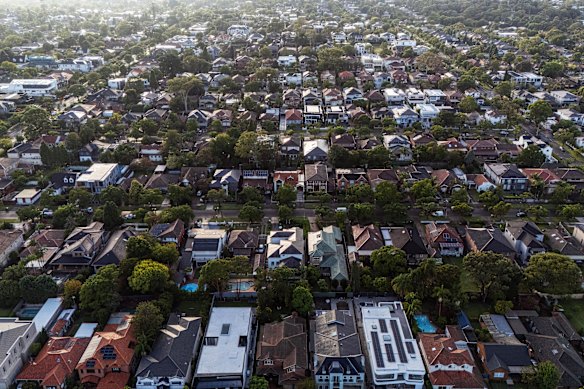 The biggest gap between a price guide and a reserve at an auction recorded by this masthead was $2 million. 