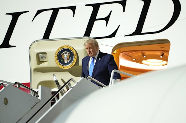 Donald Trump, Washington'daki tehlikeli durumdan sonra Las Vegas'a varıyor.