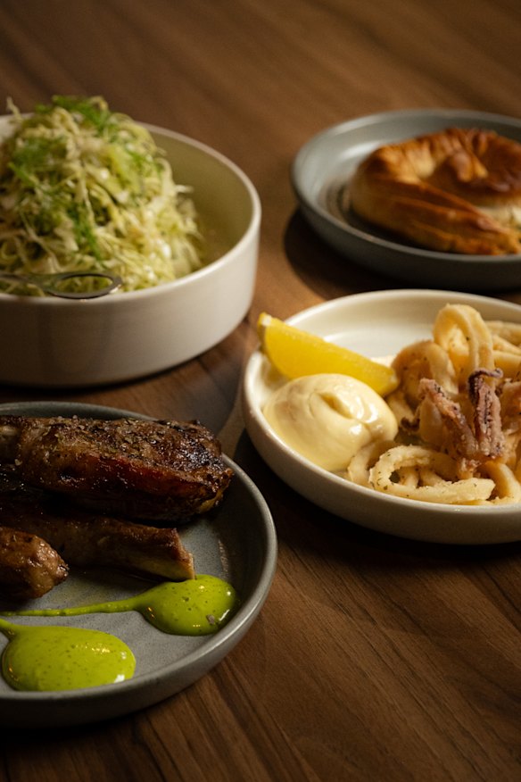 Dishes include lightly fried calamari with lemon-thyme aioli.
