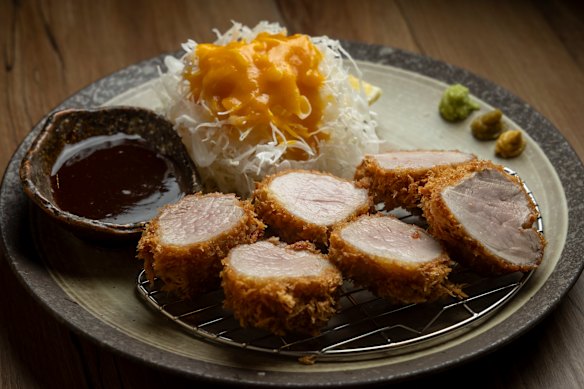 Hire katsu (pork tenderloin).