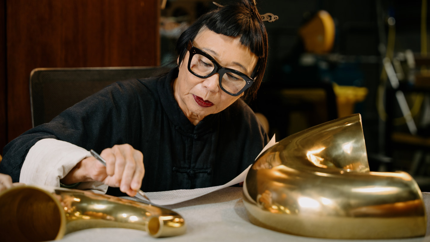 The family secret behind Byron Bay artist Lindy Lee's $10 million gold  sculpture, Abundance