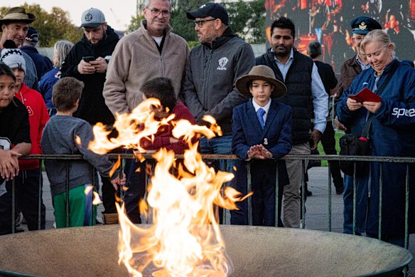 Melburnians pay their respects at the ANZAC Day Dawn Service, Shrine of Remembrance. 