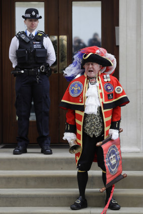 Self-styled town crier Tony Appleton announces the royal birthoutside the Lindo wing at St Mary's Hospital in London.