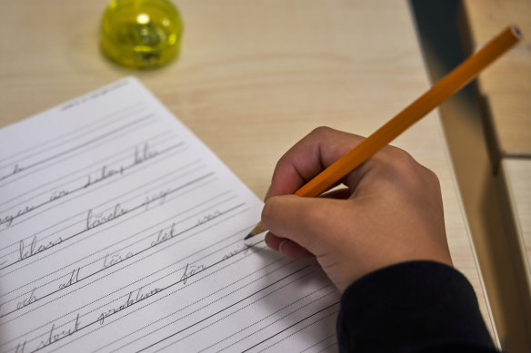 Handwriting and printed books are of renewed focus in Swedish schools.