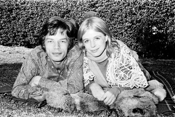 Marianne Faithfull with Mick Jagger in Sydney in 1969. 