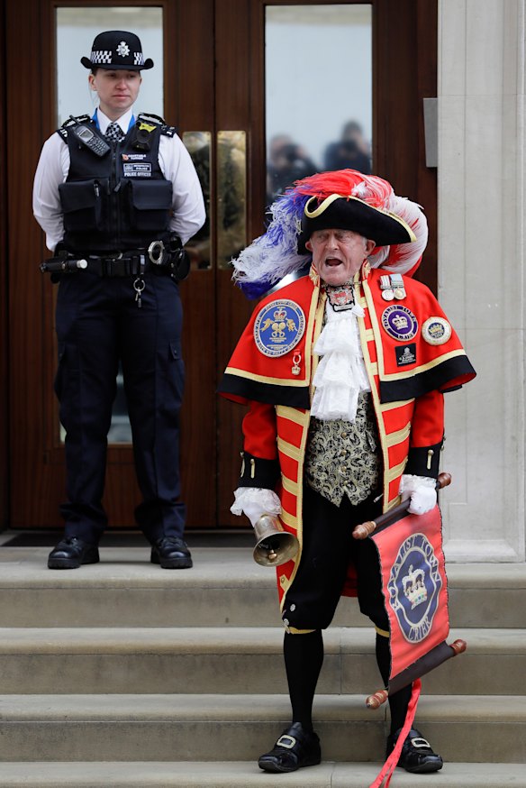 Self-styled town crier Tony Appleton announces the royal birthoutside the Lindo wing at St Mary's Hospital in London.