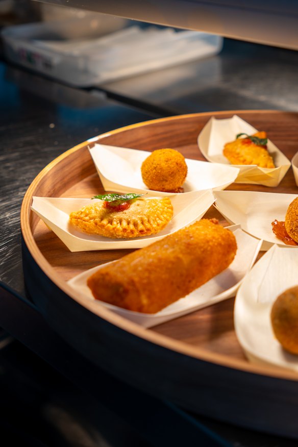 Pan rolls and other snacks.