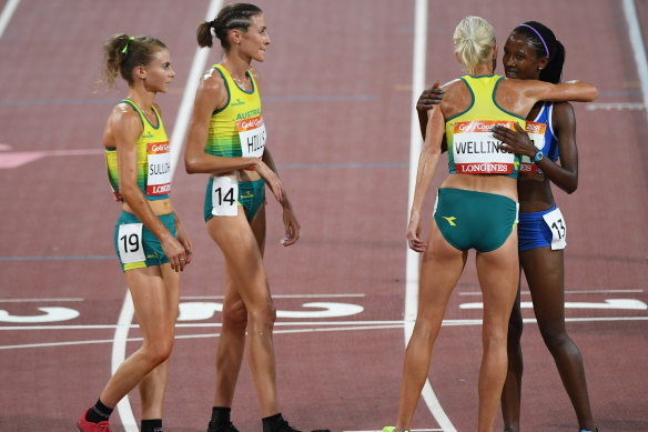 Memorable: Australian athletes wait at the finish line to embrace Lesotho's last-place finisher Lineo Chaka. 