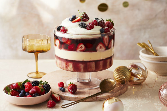 RecipeTin Eats’ triumphant Christmas trifle.
