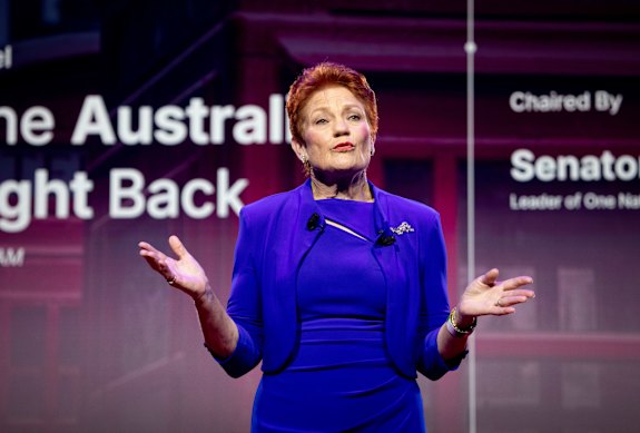 In her speech to the crowd, Hanson blasted Australian authorities for being “stupid”.
