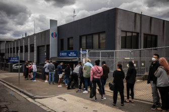 People queue for COVID-19 testing in North Melbourne on Boxing Day. 