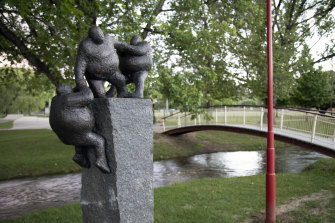 Keld Moseholm’s sculpture <i>Together We Are Strong</i>.