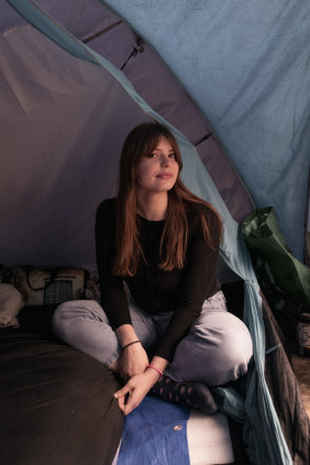 Barbara Alcibiade camps out more than a week ahead of Taylor Swift’s concerts in Buenos Aires,