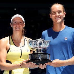 Luisa Stefani and Rafael Matos pose with the trophy.