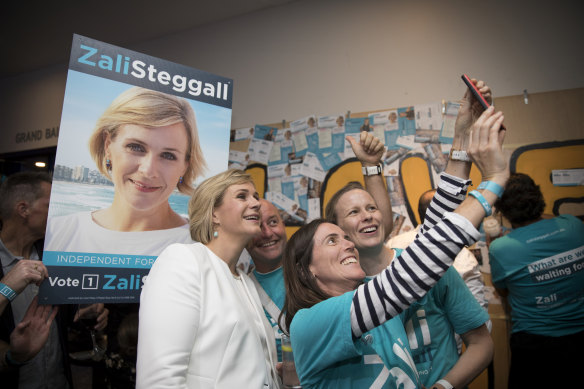 Independent Zali Steggall chose turquoise as her signature colour to represent Warringah’s environment and her political views.