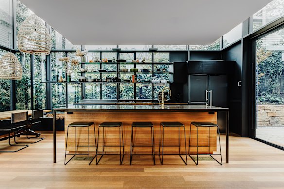 Vases and objects lovingly brought back to life by the owners, and flowers picked from the garden are scattered on the mild steel shelves.