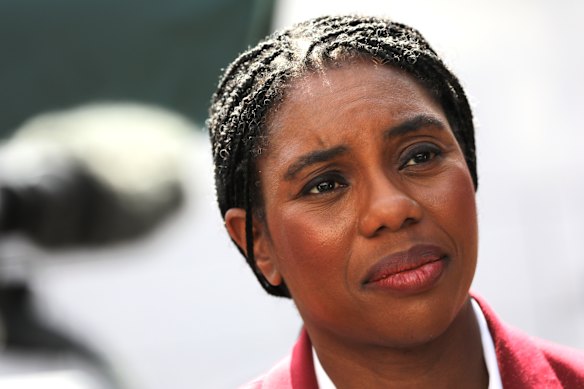 O líder do Partido Conservador, Kemi Badenoch, é visto de forma desfavorável por apenas 50% dos eleitores.