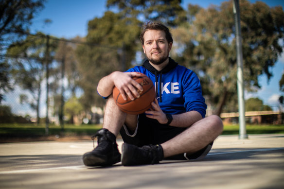 “It’s as if I did not do anything. It blows my mind a little,” says Dr Patrick Owen, who tore his ACL playing basketball.