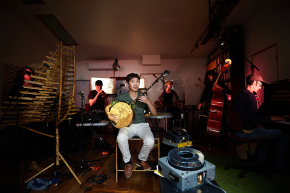 From left, Minh Ha Patmore, Peter Knight, Dung Nguyen,  Vanessa Tomlinson,  Helen Svoboda and Erik Griswold in rehearsals for 1988, a new work by the Australian Art Orchestra. 