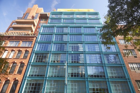 Warren Street’s exteriors are a beacon of bright blue among TriBeCa’s red-brick warehouses.