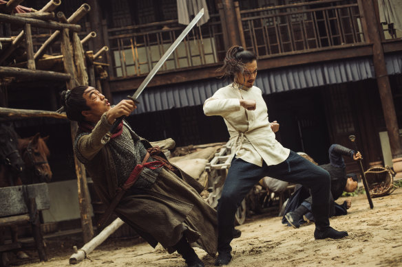 Di Renjie fights off an opponent in one of many spectacular action sequences. 