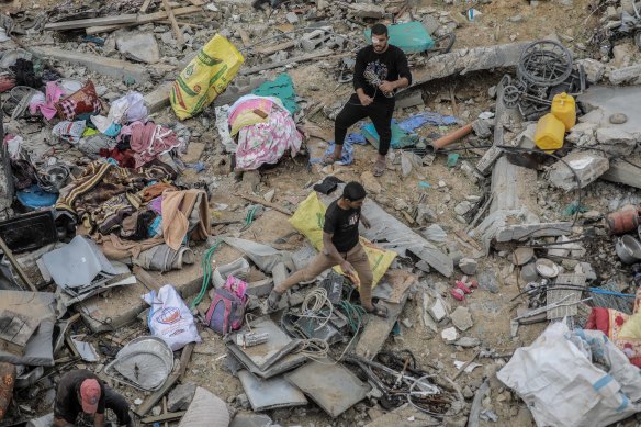 Palestinian citizens inspect the effects of destruction caused by air strikes on their homes in the Khuza’a area in Khan Younis, Gaza. 